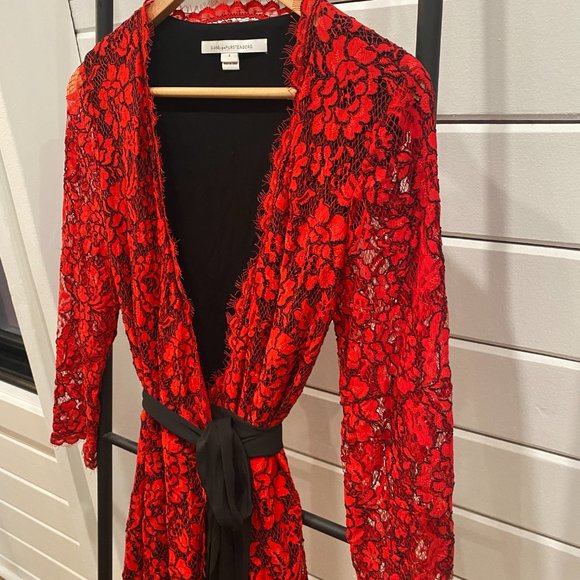 DVF Red Lace Wrap Dress sz 4 - Picture 3 of 3